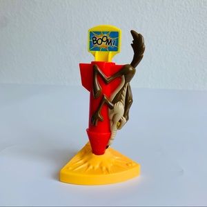 NEW Warner Bros Wile E. Coyote Action Figure